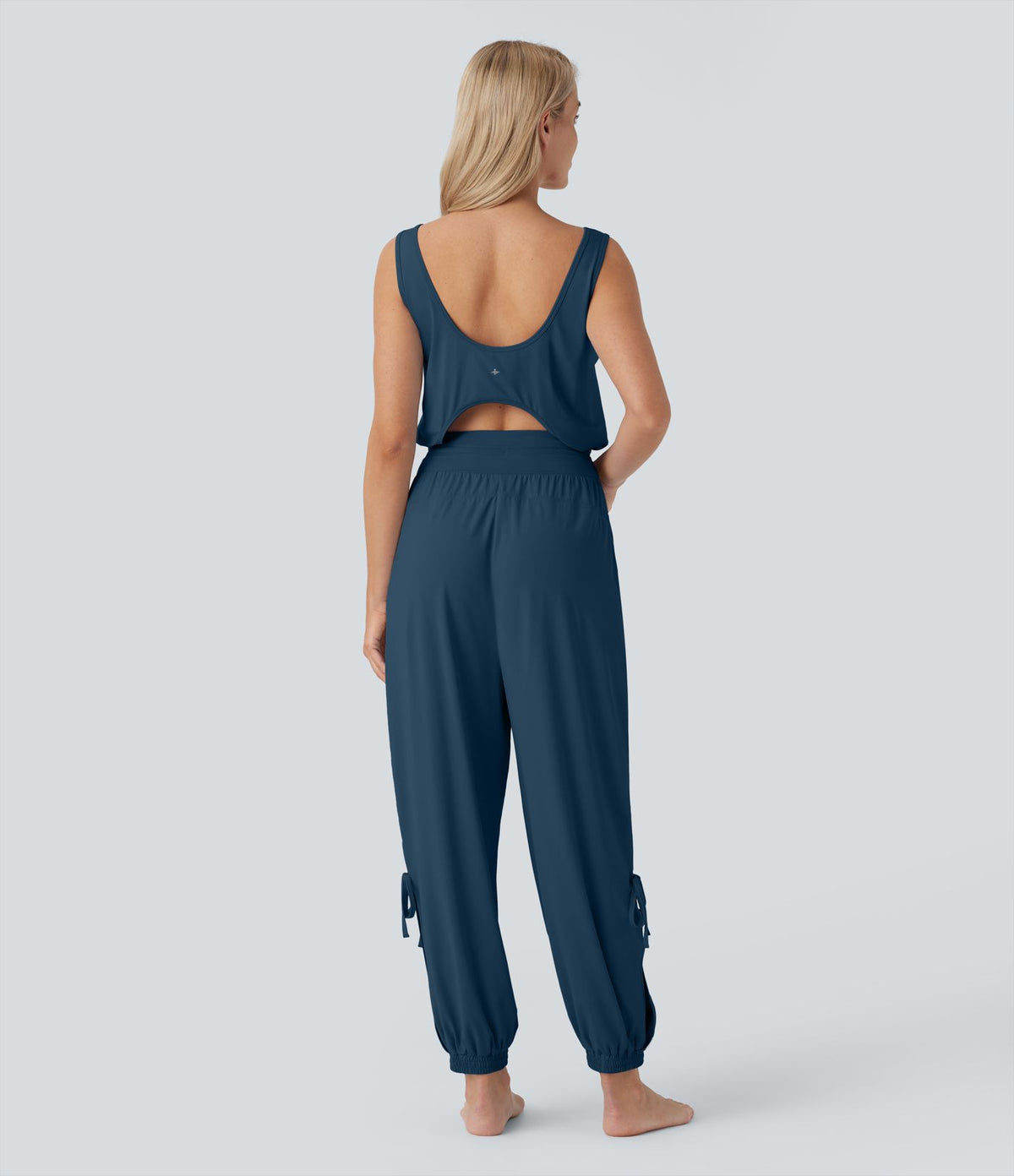Combinaison de yoga col bateau sans manches dos nu avec découpes et poches latérales à cordon de serrage effet frais InstantCool, protection solaire UPF50+