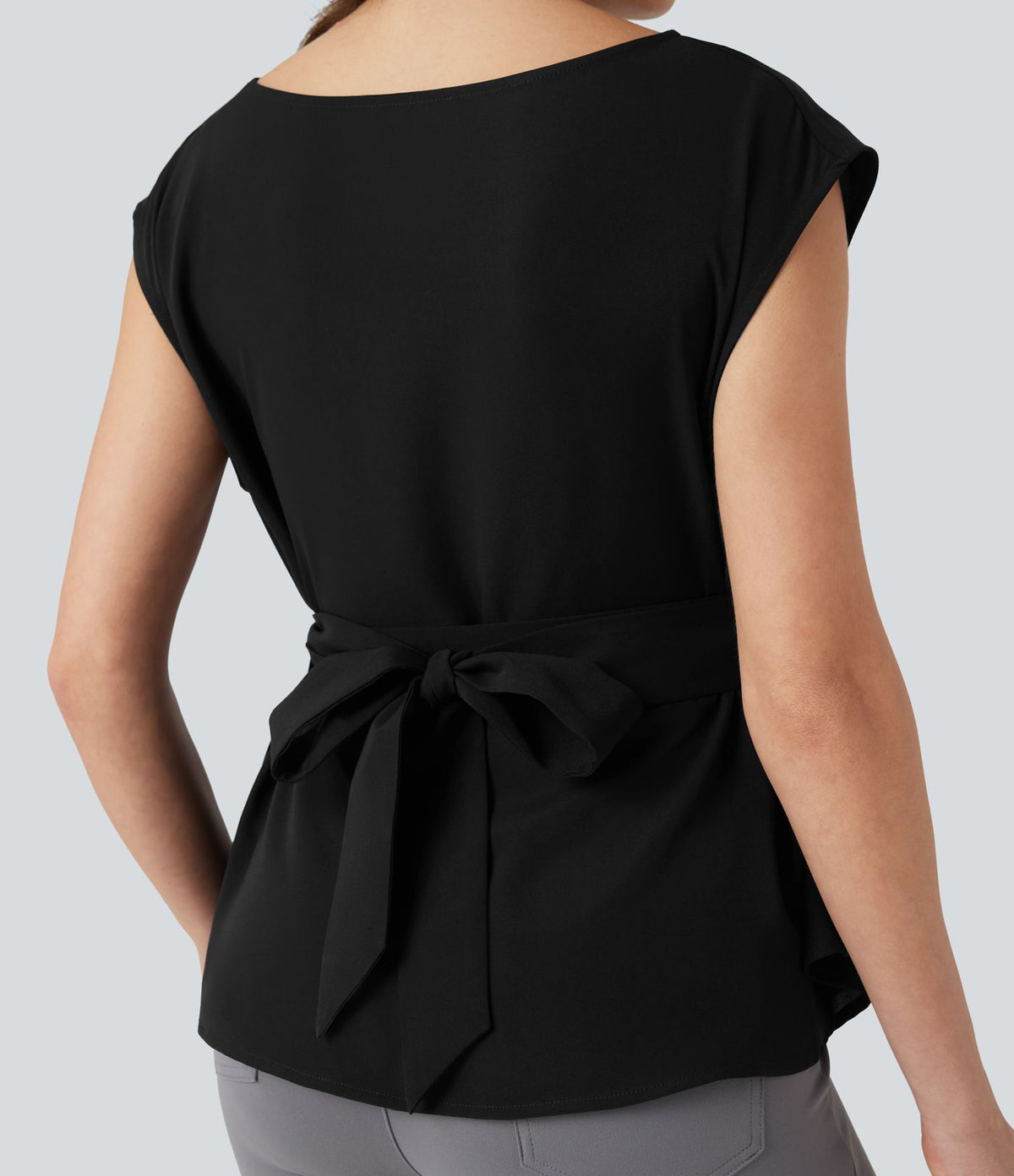 Blouse esprit bureau défroissage facile sans manches, encolure bateau et lien au dos