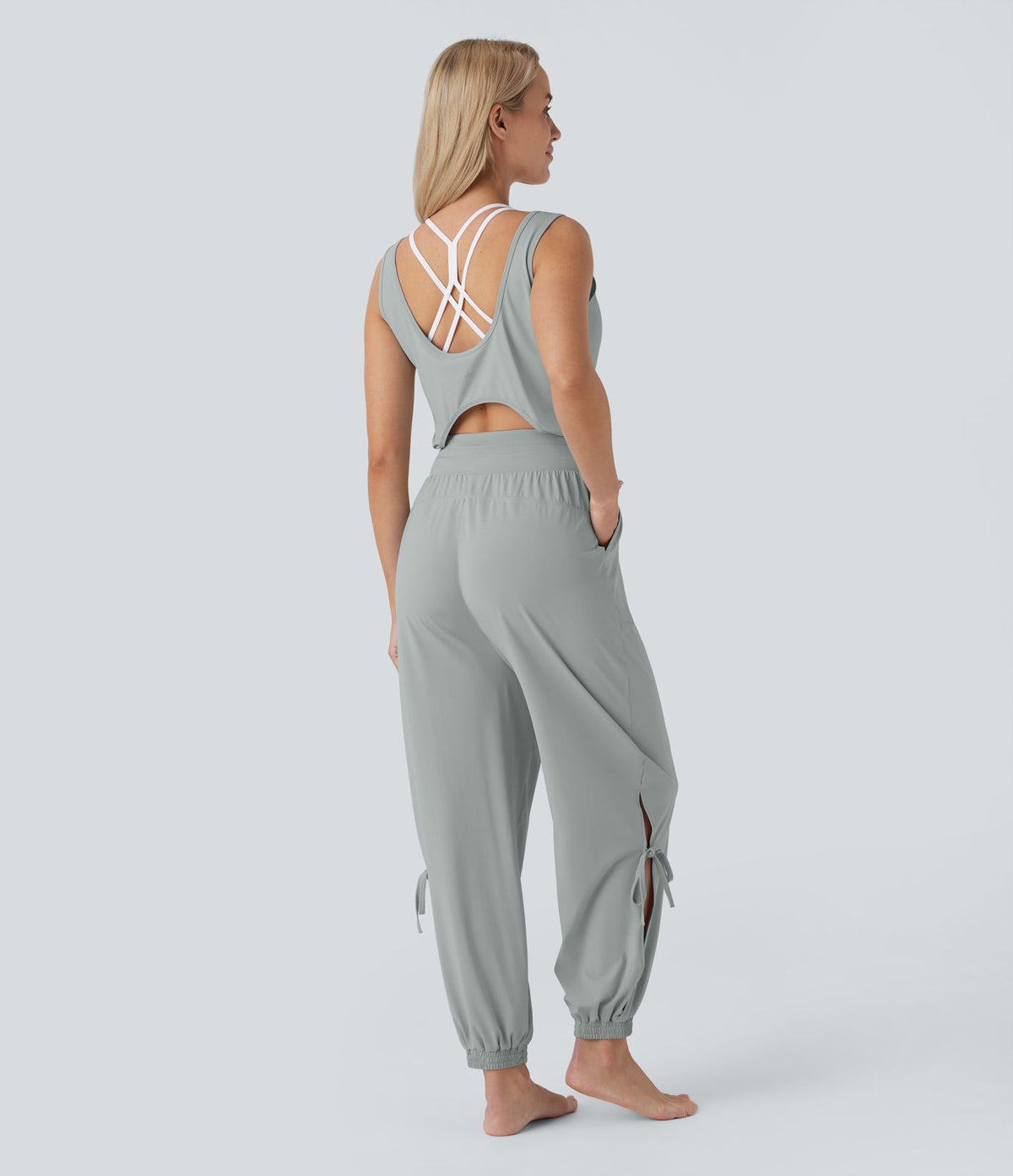 Combinaison de yoga col bateau sans manches dos nu avec découpes et poches latérales à cordon de serrage effet frais InstantCool, protection solaire UPF50+