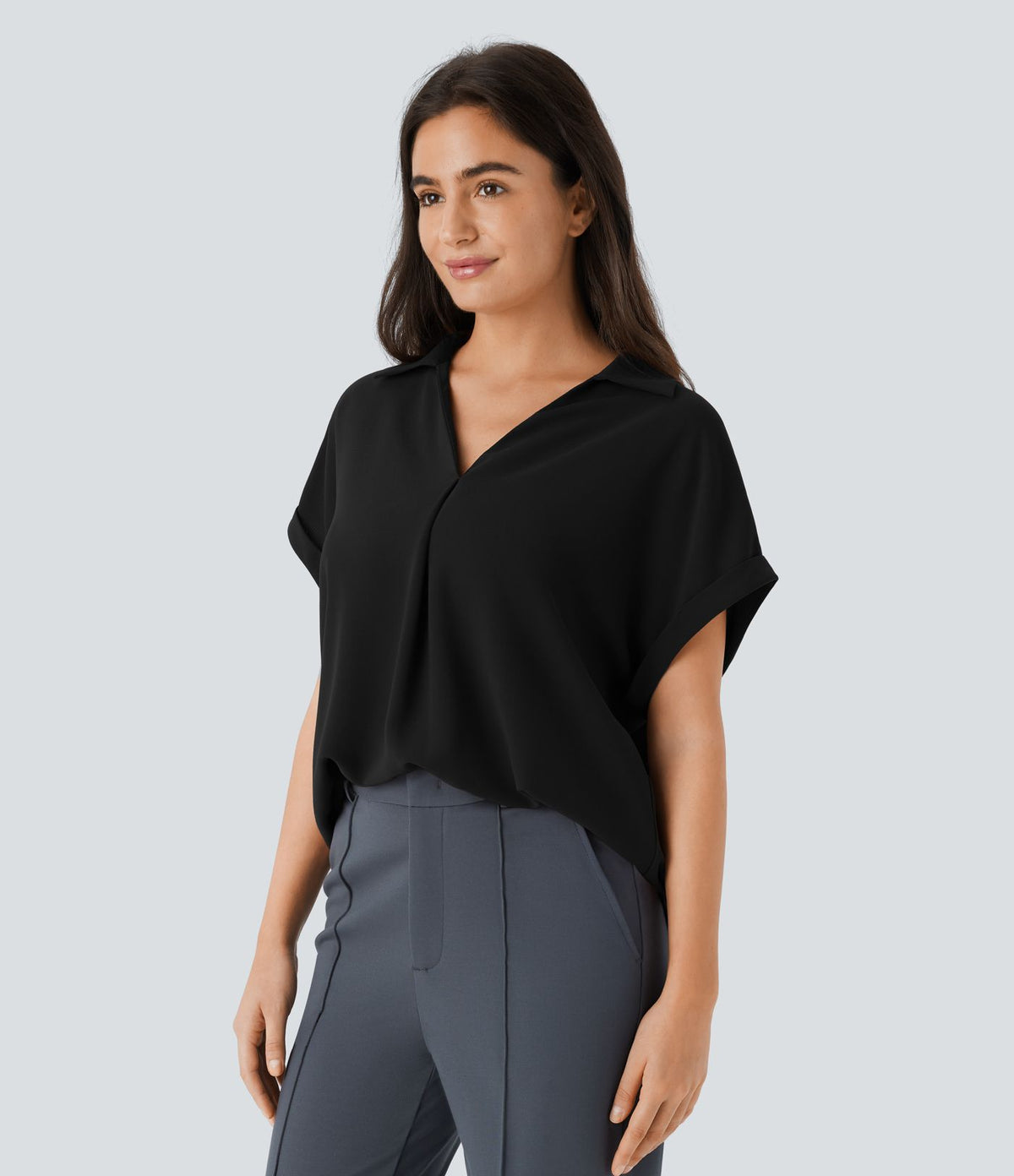 Chemise de travail col V avec ourlet arrondi