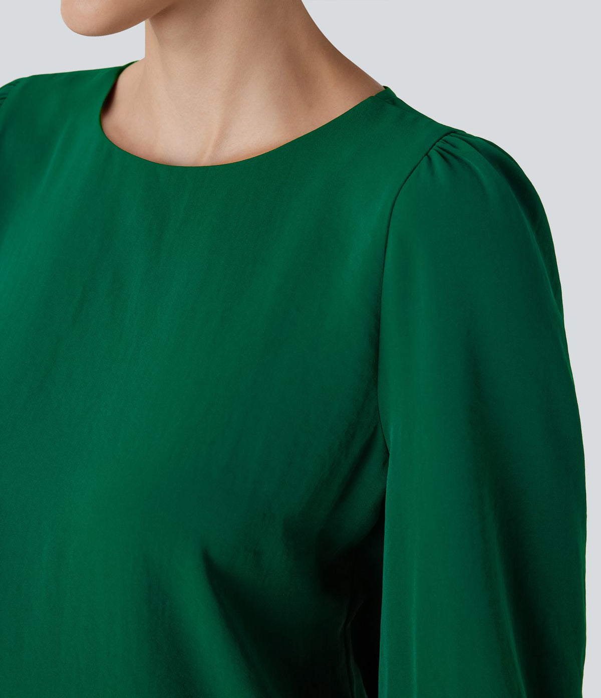 Blouse de travail col bateau avec manches évêque et dos ajouré