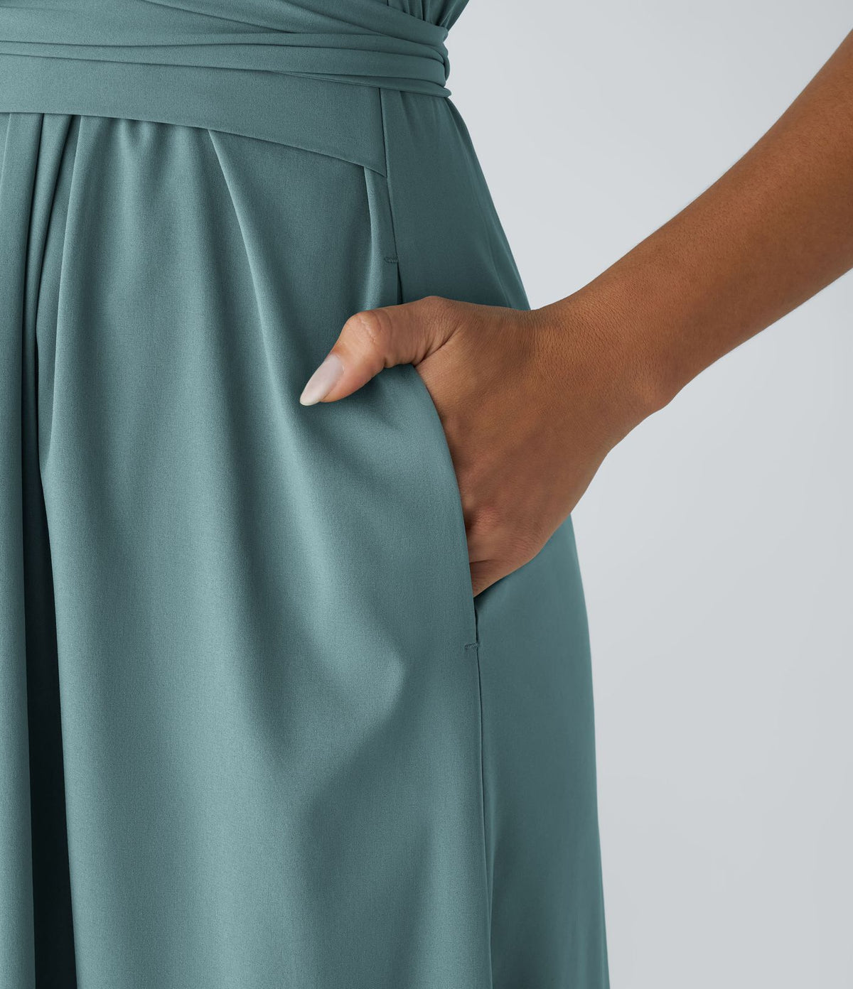 Breezeful™ Robe Mi-Longue Col en V Manches Courtes Poche Latérale Nouée au Dos Séchage Rapide