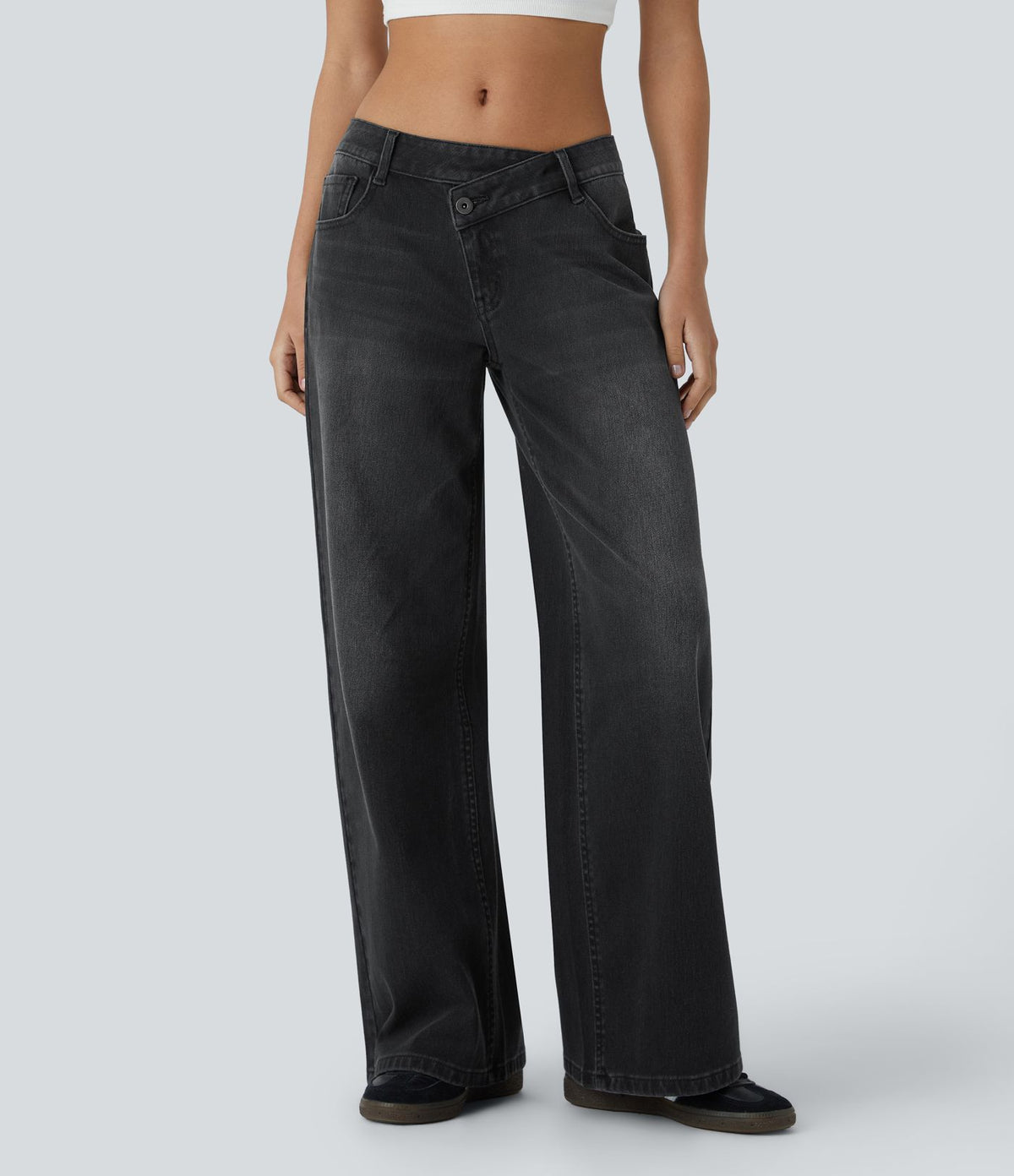 Halara Flex™ Jean large asymétrique taille basse avec bouton, fermeture éclair et poches multiples, délavé et extensible en maille