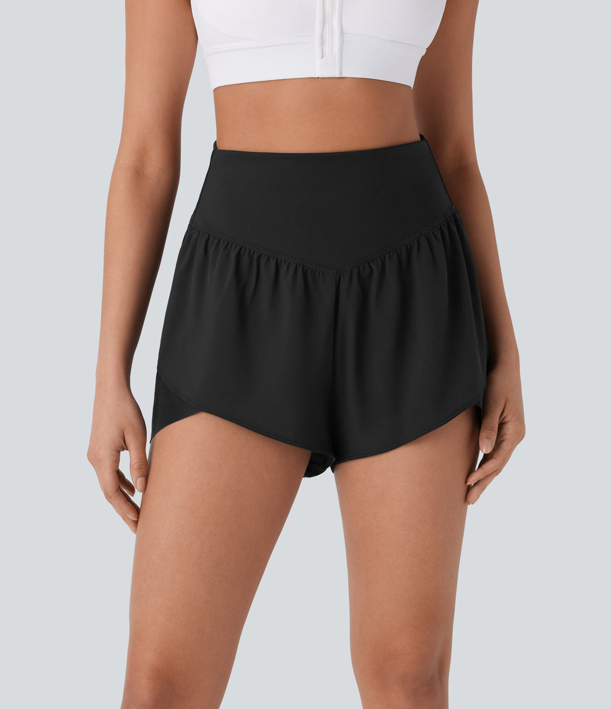 Breezeful™ Short yoga taille haute avec poche arrière ourlet croisé séchage rapide