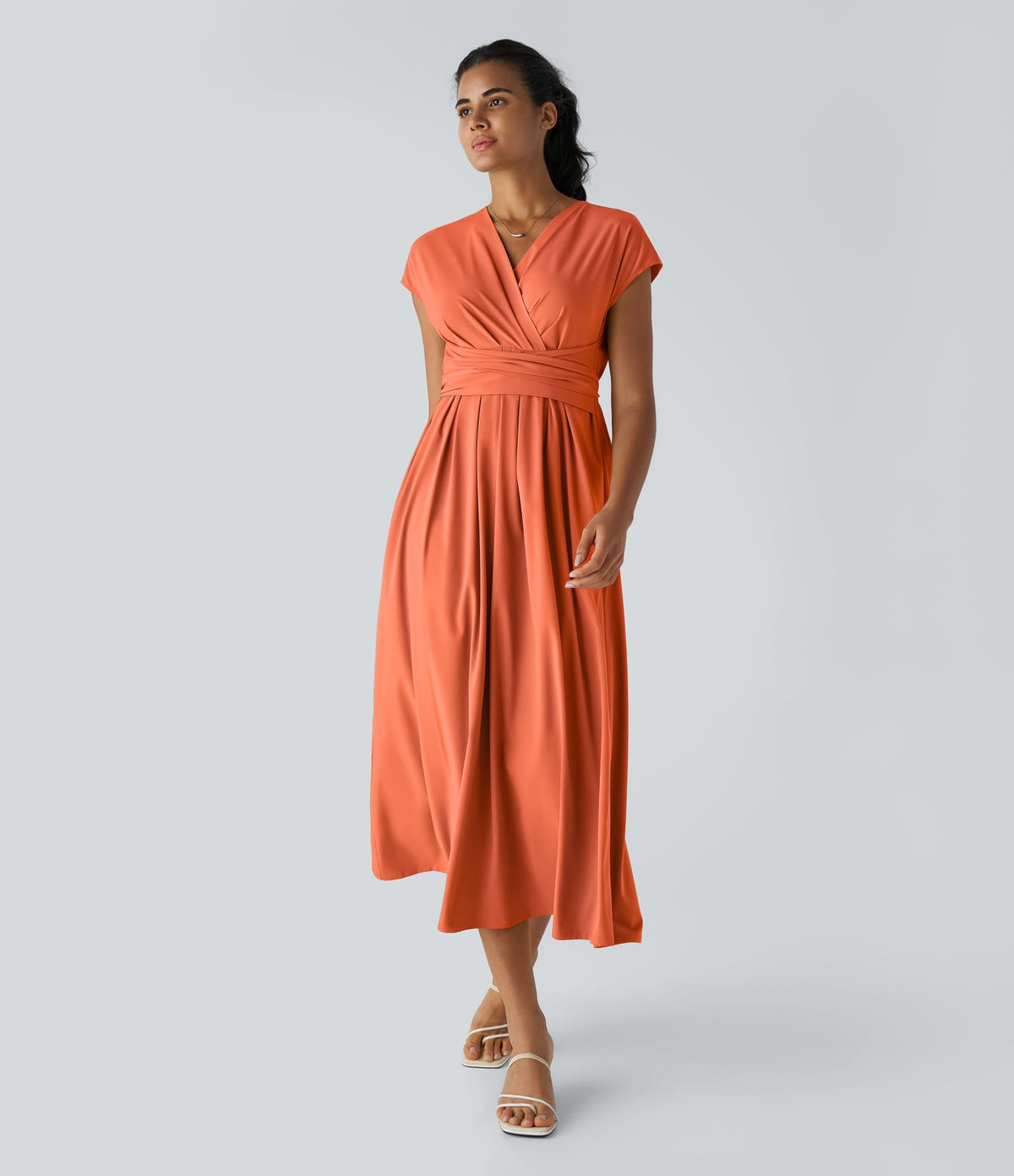 Breezeful™ Robe Mi-Longue Col en V Manches Courtes Poche Latérale Nouée au Dos Séchage Rapide