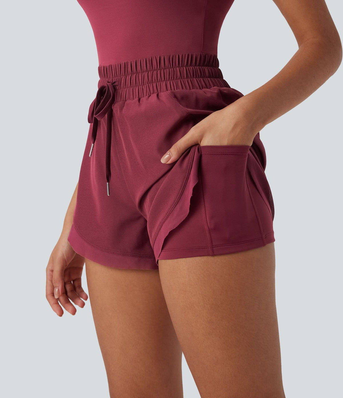 Combi-short de running 2-en-1 dos nu smocké avec cordon de serrage et poches latérales