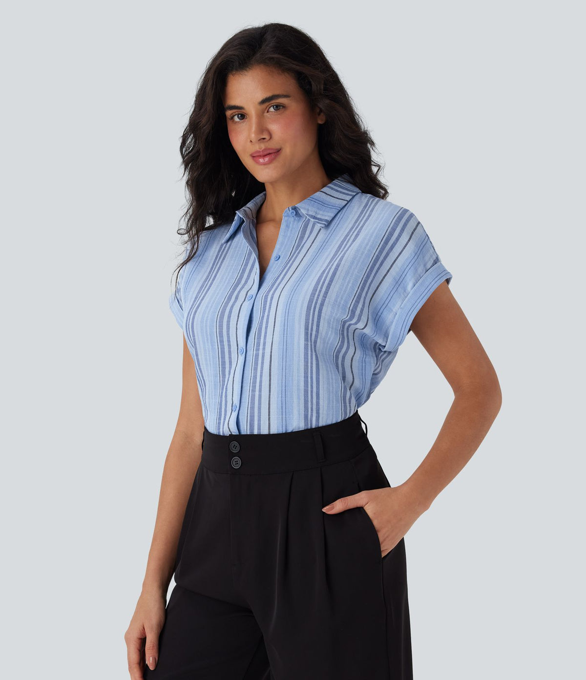 Chemise à col, manches courtes, rayures, boutonnage et aspect lin pour le travail