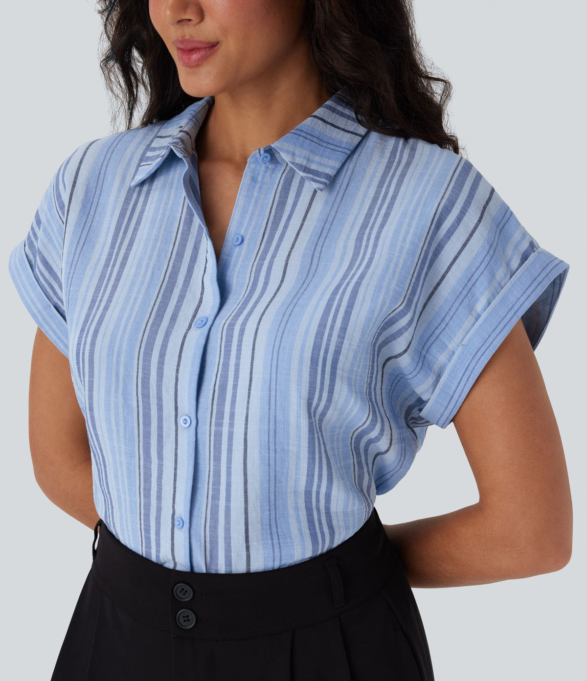 Chemise à col, manches courtes, rayures, boutonnage et aspect lin pour le travail